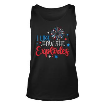 4Th Of July I Like How She Explodes Fireworks Funny Couple Unisex Tank Top - Seseable