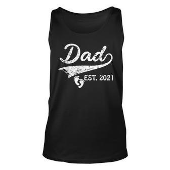 Dad Est 2021 Vintage New Dad Present Cute Fathers Day Tank Top | Mazezy