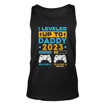 I Leveled Up To Daddy 2023 Soon To Be Dad Fathers Day Dad Unisex Tank Top | Mazezy