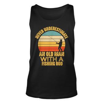 Never Underestimate An Old Man With A Fishing Rod Old Man Tank Top | Mazezy DE