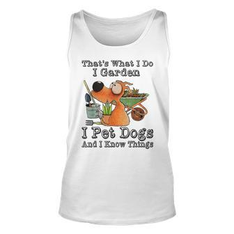 That's What I Do I Garden I Pet Dogs And I Know Things Tank Top - Seseable