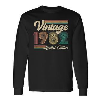 40 Year Old Born In 1982 Vintage 40Th Birthday Retro Long Sleeve T-Shirt T-Shirt | Mazezy