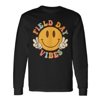 Hippie Smile Face Field Vibes Groovy Field Day 2023 Long Sleeve T-Shirt T-Shirt | Mazezy