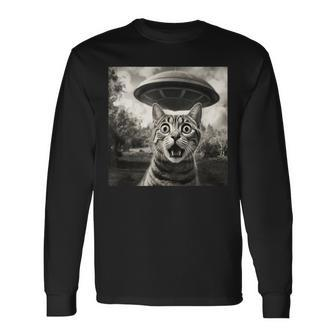 Surprised Cat And Ufo Black And White Photo 1950S Alien Long Sleeve T-Shirt | Mazezy