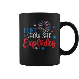4Th Of July I Like How She Explodes Fireworks Funny Couple Coffee Mug - Seseable