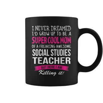Mom Of Social Studies Teacher Funny I Never Dreamed Gifts For Mom Funny Gifts Coffee Mug | Mazezy