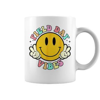 Hippie Smile Face Field Day Vibes Groovy Field Day 2023 T Coffee Mug | Mazezy