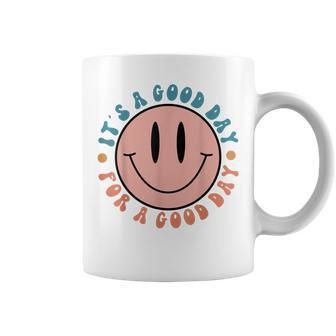 Retro Smile Face Pink Smile Face - Trendy Costume Coffee Mug - Seseable