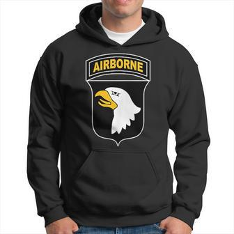 101St Airborne Never Underestimate An Old Man Who Is A Vet Gift For Mens Hoodie - Seseable