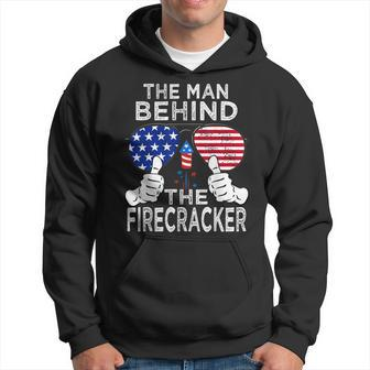 4Th Of July Dad To Be Baby Reveal Man Behind The Firecracker Gift For Mens Hoodie | Mazezy DE