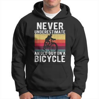 Cycling Vintage Never Underestimate An Old Guy On A Bicycle Hoodie - Thegiftio UK
