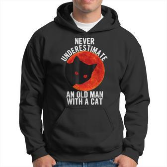 Funny Cat Lover Never Underestimate An Old Man With A Cat Hoodie - Seseable