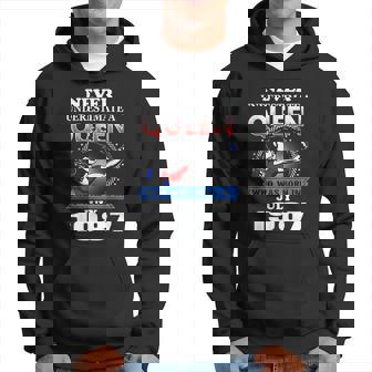 Never Underestimate A Queen Born In July 1987 Hoodie - Seseable