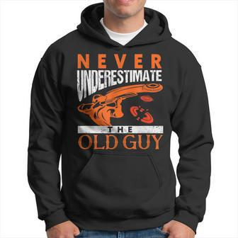 Skeet Shooting Never Underestimate The Old Guy Trap Shooters Gift For Mens Hoodie | Mazezy AU