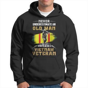 Never Underestimate An Old Vietnam Veteran Veteran Day Xmas Hoodie - Seseable