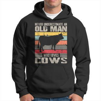 Vintage Never Underestimate An Old Man Who Loves Cows Cute Hoodie - Seseable