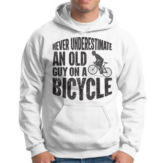 Funny Cycling Never Underestimate An Old Guy On A Bicycle Cycling Funny Gifts Hoodie | Mazezy DE