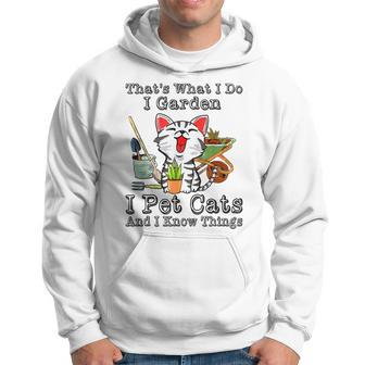 Thats What I Do I Garden I Pet Cats And I Know Things Hoodie - Thegiftio UK