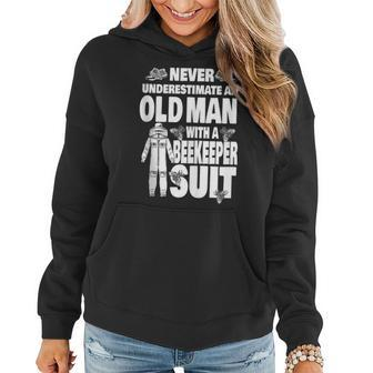Never Underestimate An Old Man With A Beekeeper Suit Dad Gift For Mens Women Hoodie | Mazezy