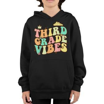 Retro Groovy 3Rd Grade Vibes Back To School First Day 3Rd Grade Gifts Youth Hoodie | Mazezy