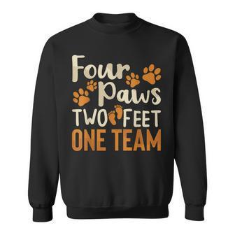 Four Paws Two Feet One Team Dog Trainer Training Sweatshirt | Mazezy DE