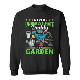Gardening Never Underestimate Daddy In The Garden Gardener Gift For Mens Sweatshirt - Seseable