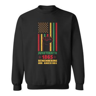 Junenth - Fist - Flag - 1865 - Remembering Our Ancestors Sweatshirt | Mazezy DE