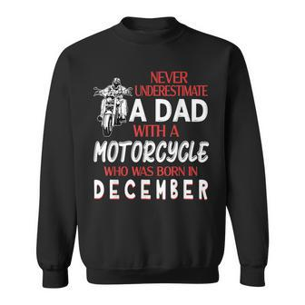 Never Underestimate A Dad With A Motorcycle Born In February Funny Gifts For Dad Sweatshirt | Mazezy DE