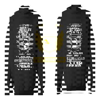 Never Underestimate An Old Man 101St Airborne Veteran Veteran Funny Gifts Sweatshirt | Mazezy