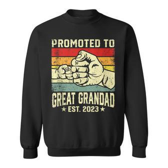 Promoted To Great Grandad Est 2023 Vintage New Dad Funny Gifts For Dad Sweatshirt | Mazezy UK