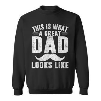 This Is What Great Dad Looks Like Fathers Day Sweatshirt - Seseable