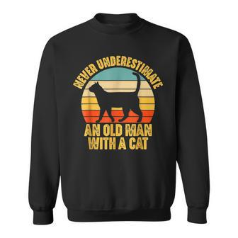 Never Underestimate An Old Man With A Cat Lover Vintage Sweatshirt | Mazezy DE