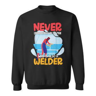 Welder Never Underestimate An Old Man Sweatshirt - Thegiftio UK