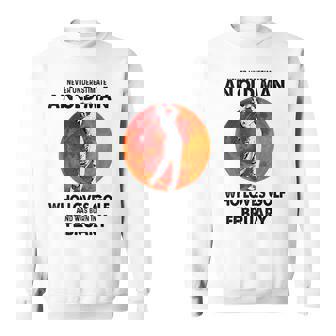 Never Underestimate An Old Man Loves Golf Born In February Gift For Mens Sweatshirt | Seseable UK