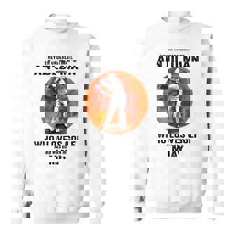 Never Underestimate An Old Man Loves Golf Born In May Gift For Mens Sweatshirt | Seseable UK