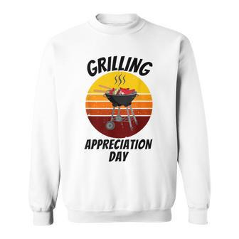 Retro Vintage Grilling Appreciation Day Bbq Meat Lover Funny Sweatshirt | Mazezy