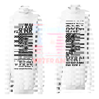 Veterans Fathers I Am A Dad Grandpa And Veteran Sweatshirt | Mazezy