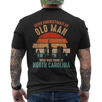 Mb Never Underestimate An Old Man In North Carolina Men's T-shirt Back Print - Seseable