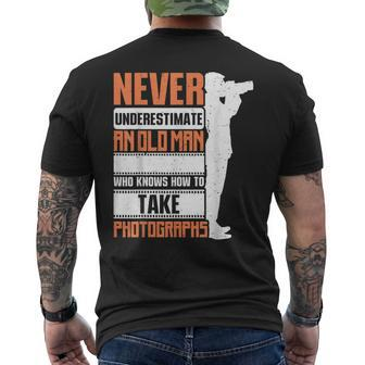 Photographer Never Underestimate An Old Man Photographs Men's T-shirt Back Print - Thegiftio UK