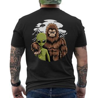 Retro Alien And Bigfoot Sasquatch Ufo Believer Men's T-shirt Back Print - Seseable