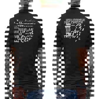 Never Underestimate The Old Guy Disc Golf Player Golfer Men's T-shirt Back Print | Mazezy
