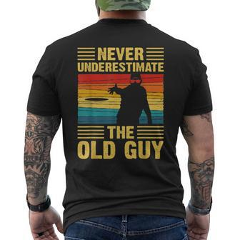 Never Underestimate The Old Guy Disc Golf Vintage Men's T-shirt Back Print - Seseable