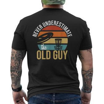 Never Underestimate The Old Guy Retro Disc Golf Men's T-shirt Back Print - Seseable