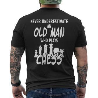 Never Underestimate An Old Man Who Plays Chess Chess Dad Day Men's T-shirt Back Print - Monsterry CA