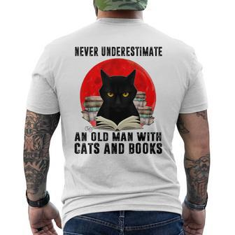 Never Underestimate An Old Man With Cats And Books Men's T-shirt Back Print - Seseable