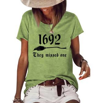 Vintage Salem Witches 1692 They Missed One Halloween Women's Loose T-shirt | Mazezy