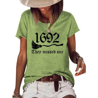 Retro Salem Massachusetts 1692 They Missed One Vintage Retro Women's Loose T-shirt | Mazezy