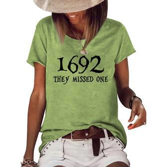 Vintage Salem 1692 They Missed One Halloween Costume Women's Loose T-shirt | Mazezy