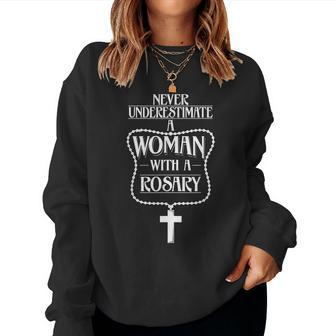 Cute Never Underestimate A Women With A Rosary Gift Women Crewneck Graphic Sweatshirt - Seseable
