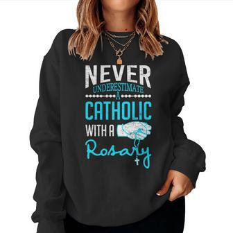 Never Underestimate A Catholic With A Rosary Christian Women Crewneck Graphic Sweatshirt - Seseable